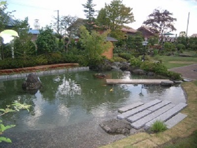鯉の泳ぐ庭1